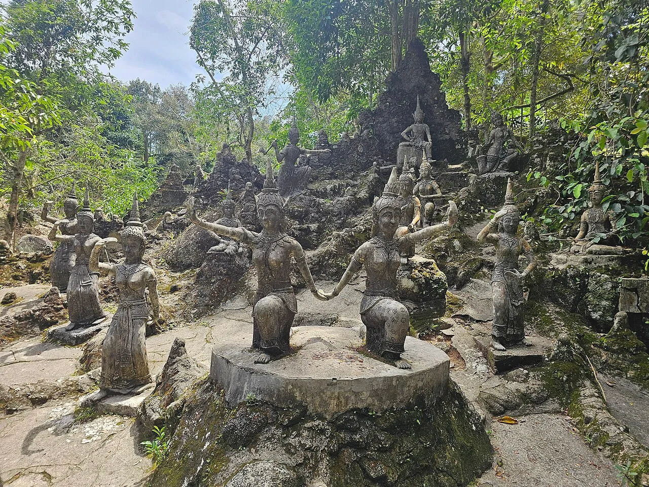 Secret Buddha Garden / Tarnim