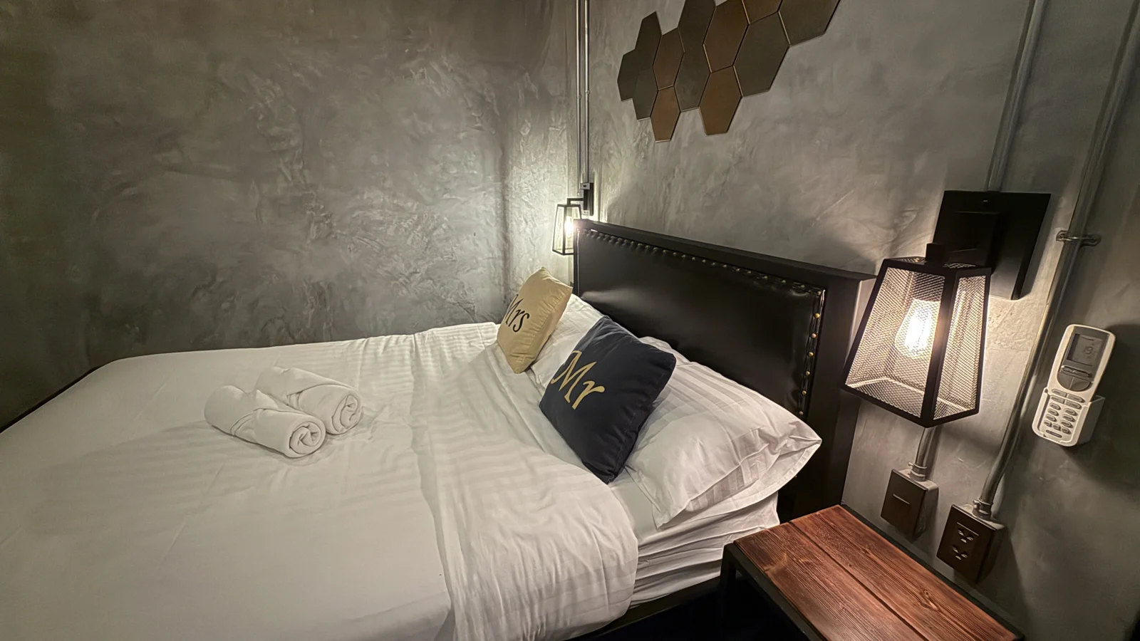Double bed with white bedding and bedside lamps