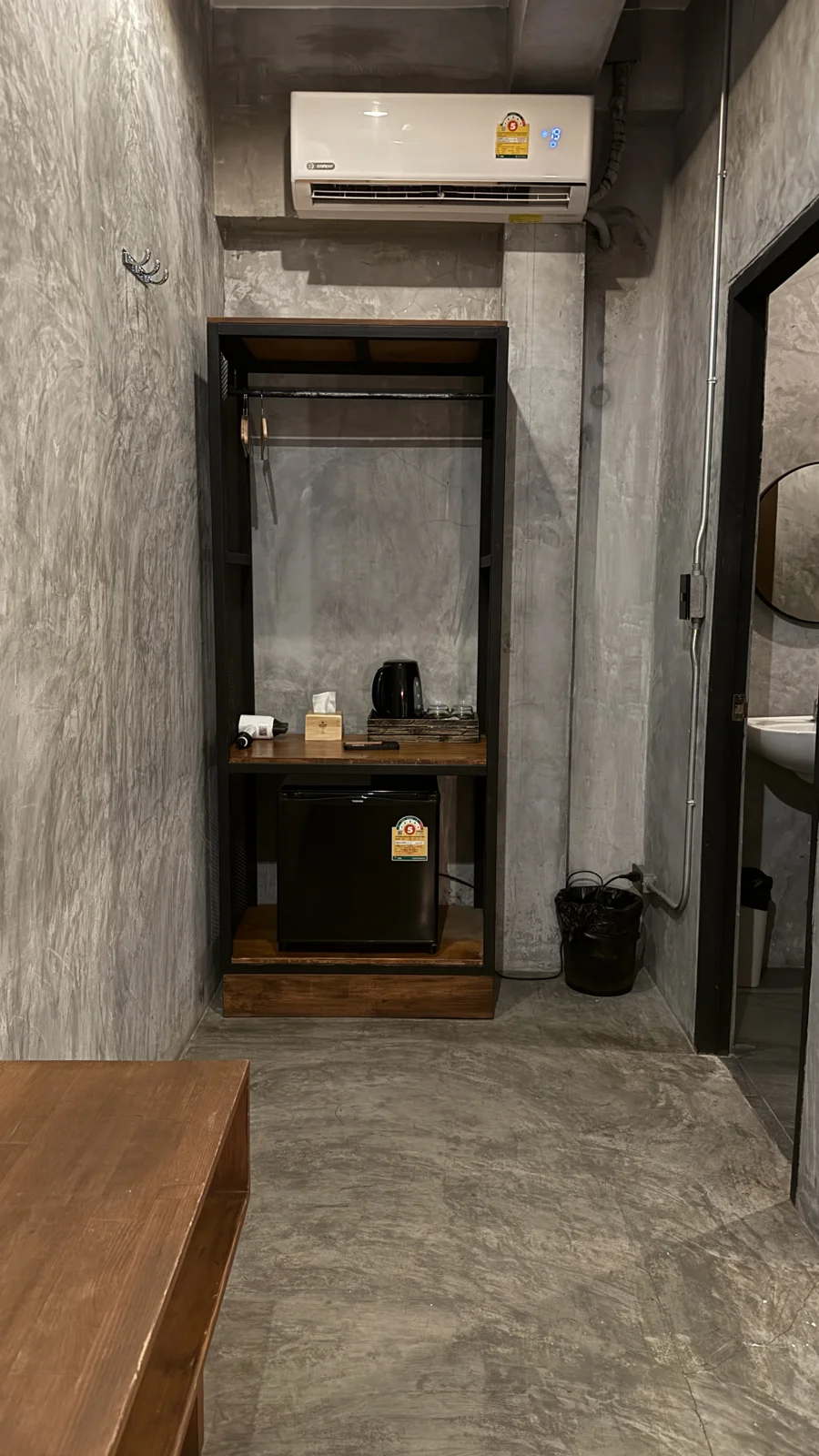 Room entrance with air conditioner and refreshment station