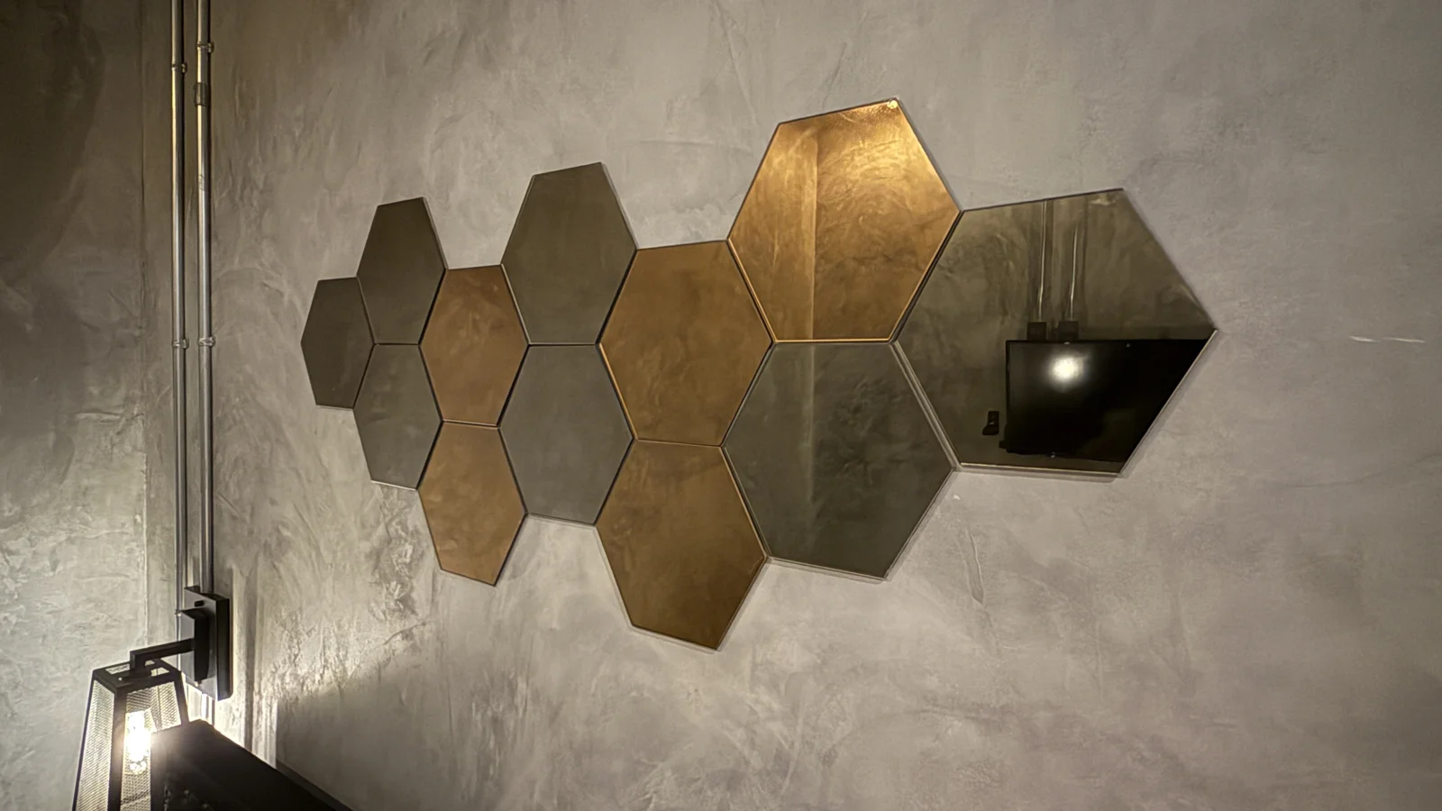Hexagonal mirrors above the double bed